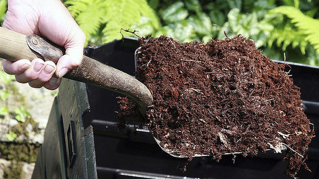 agyagos talaj javitasa szervestrágyával, komposzttal